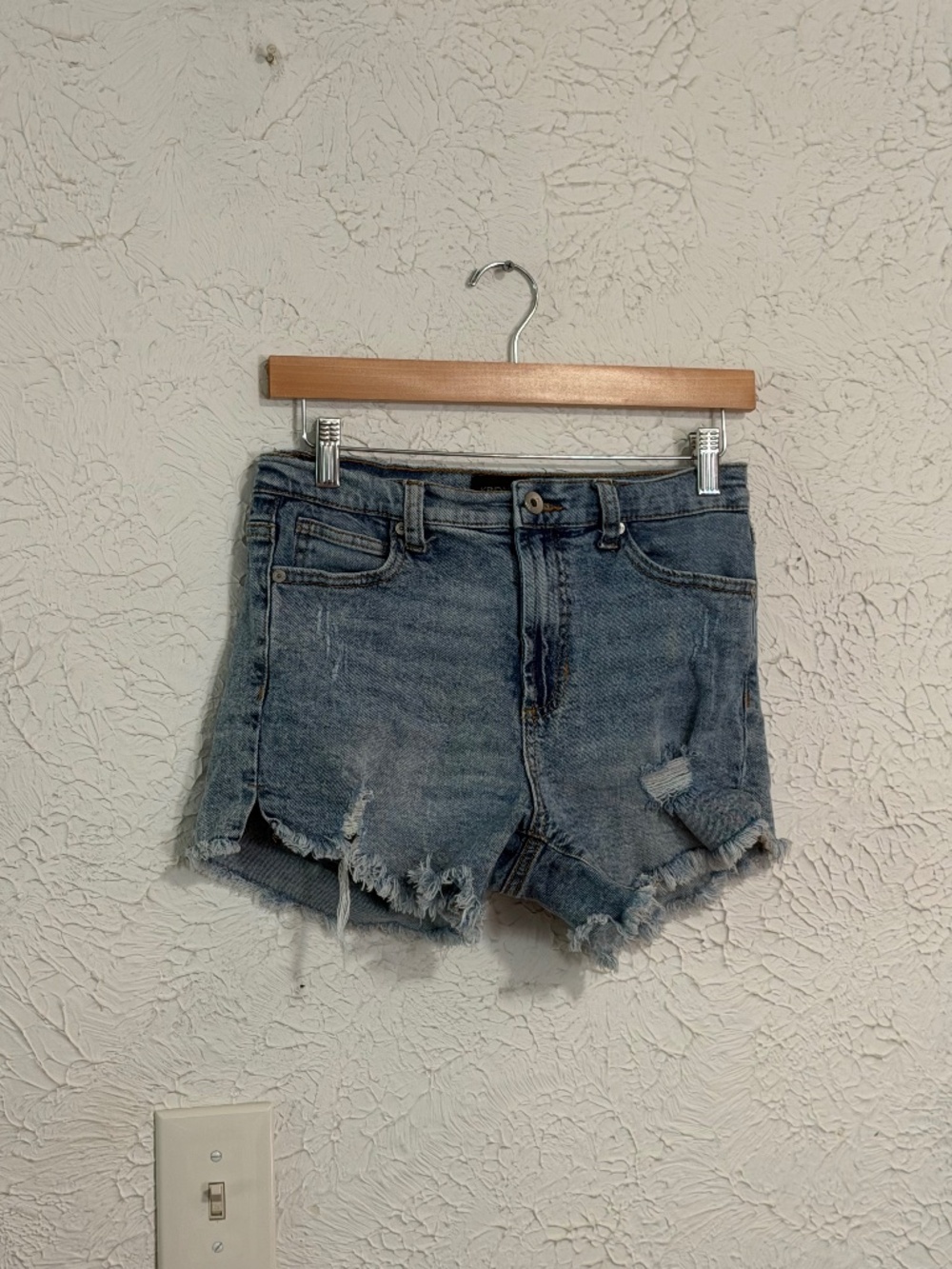 Kendall + Kylie The Icon Short Light Wash Denim Shorts 5/27